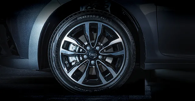Allow wheels of JAC J7 sedan car.