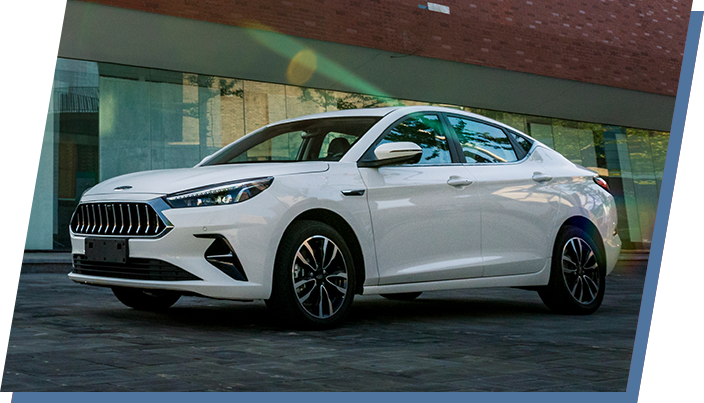 Stylish white JAC J7 premium car in Qatar.